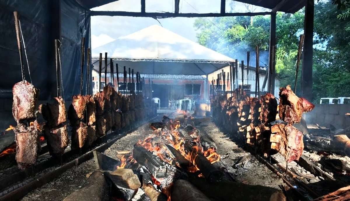 CTG de Porto Alegre: churrasco de fogo de chão e jantar campeiro na Semana Farroupilha